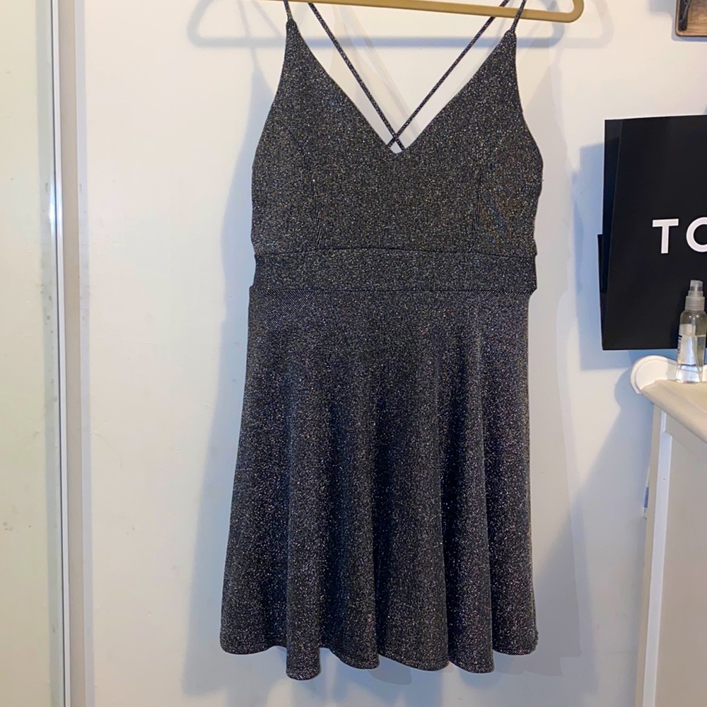 Beautiful simple shimmery dress. Black and silver shimmer XL CASUAL FORMAL